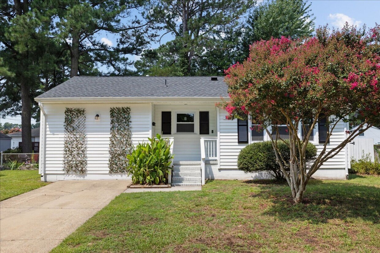 Primary Photo - Hampton Home for Rent (4 bed/ 2 bath)