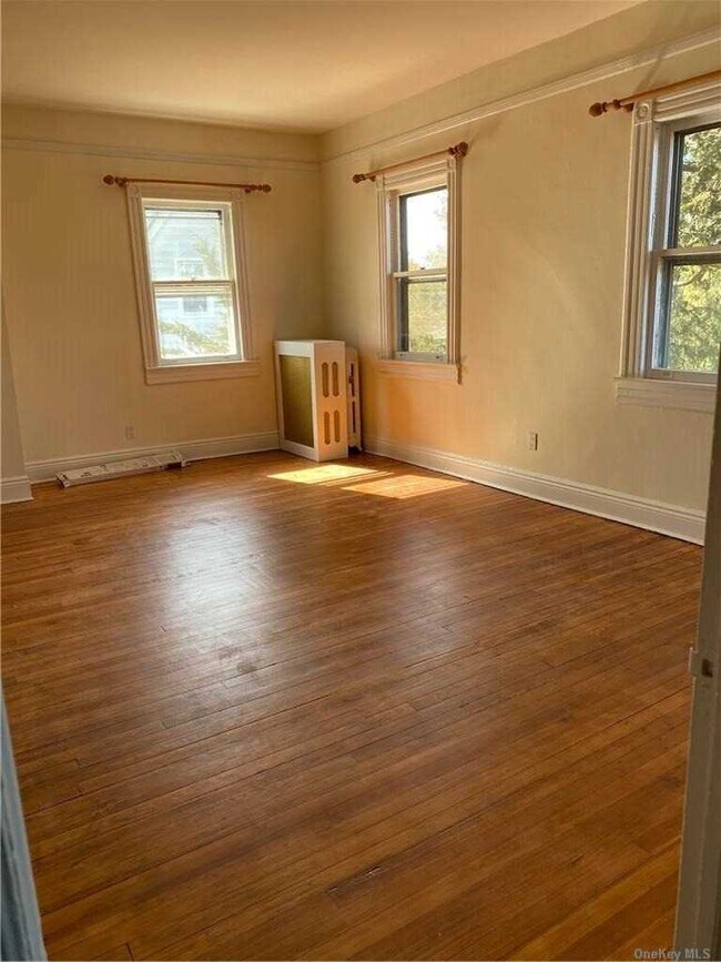 Building Photo - 116 Rocklyn Ave