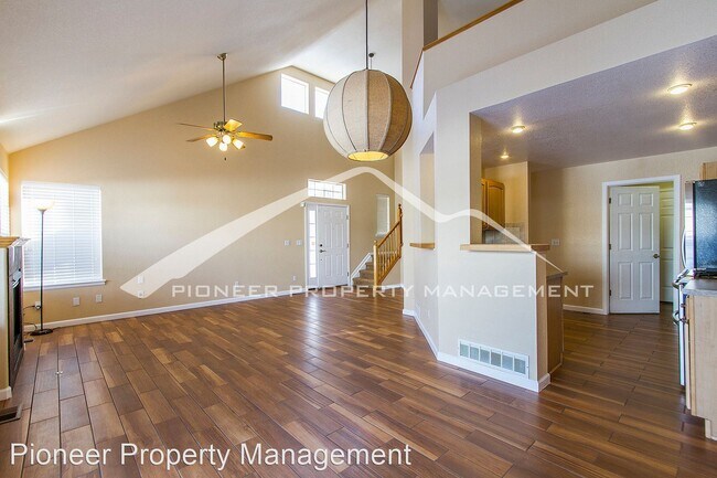 Building Photo - 2 br, 3.5 bath House - 12664 E Harvard Cir