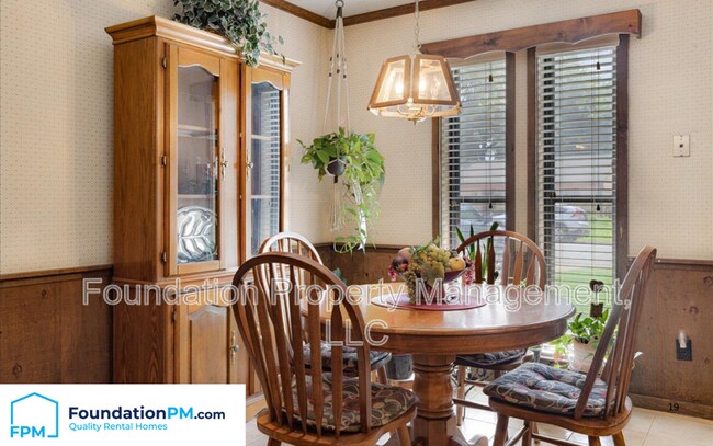 Foto del edificio - 4377 Springwind Rd