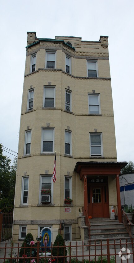 Primary Photo - 431 Van Cortlandt Pk Ave