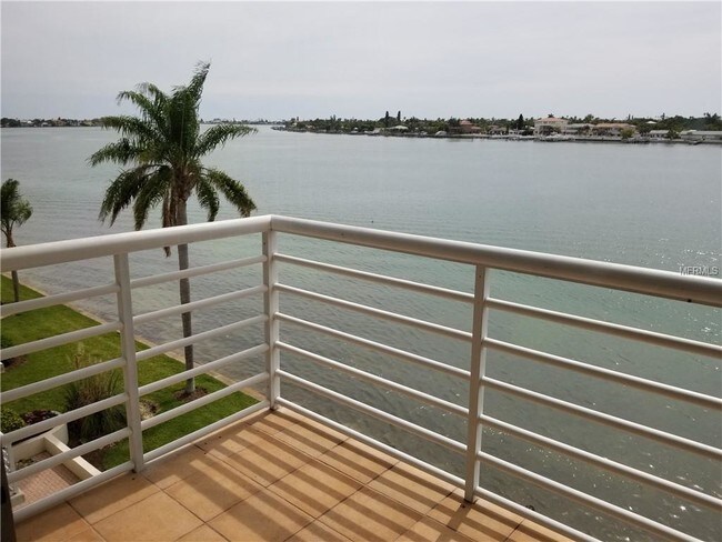 Building Photo - 6083 Bahia Del Mar Cir
