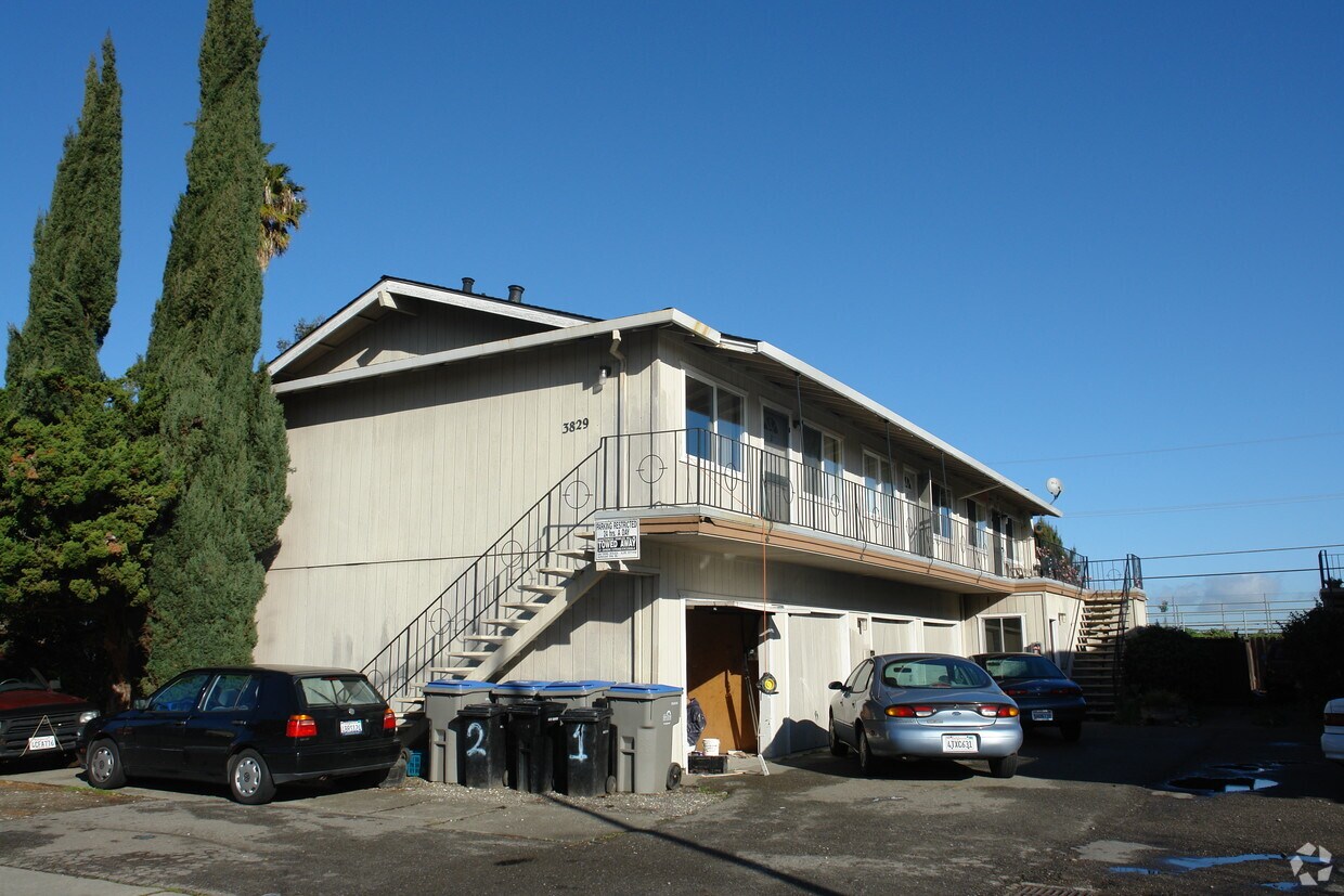 Foto del edificio - 3829 Underwood Dr