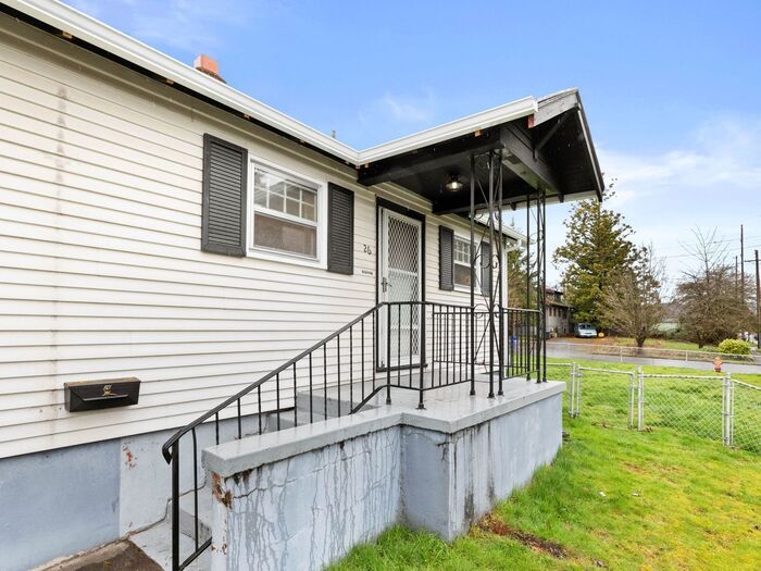 Primary Photo - 2 bedroom, 1 bath now available in North P...