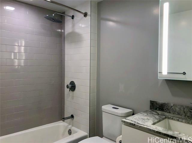 Building Photo - 987 Queen St