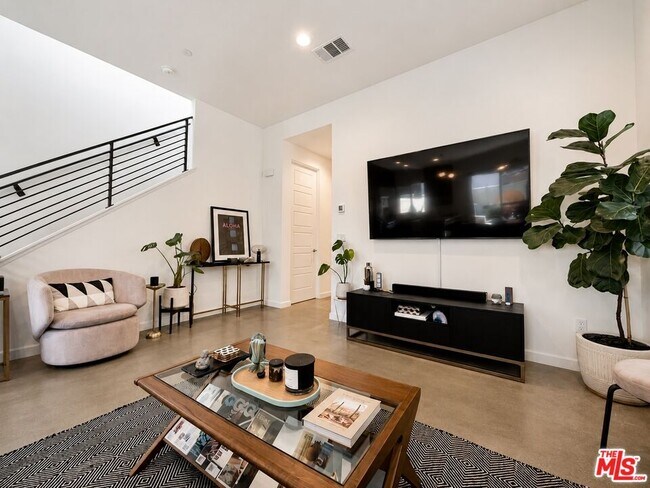 Foto del edificio - 2693 Paragon Loop