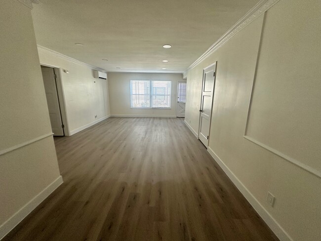 Building Photo - 15046 Dickens St