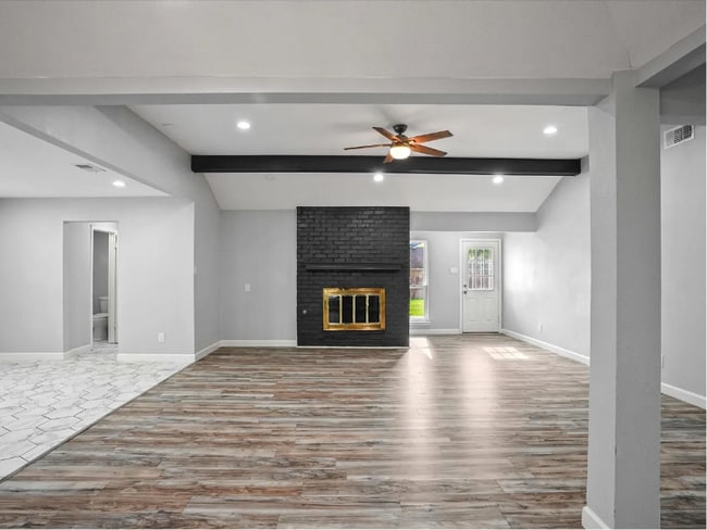 Building Photo - 900 Westminster Dr