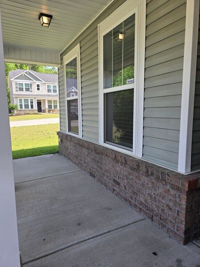 Foto del edificio - NEW LISTING- 4 bd/ 2.5 ba located MINUTES from Fort Bragg! Quiet Neighborhood!