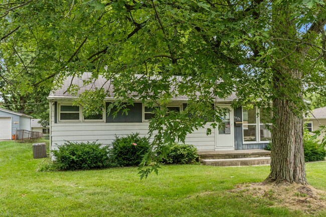 Building Photo - COMING SOON! 3 BEDROOM HOME!
