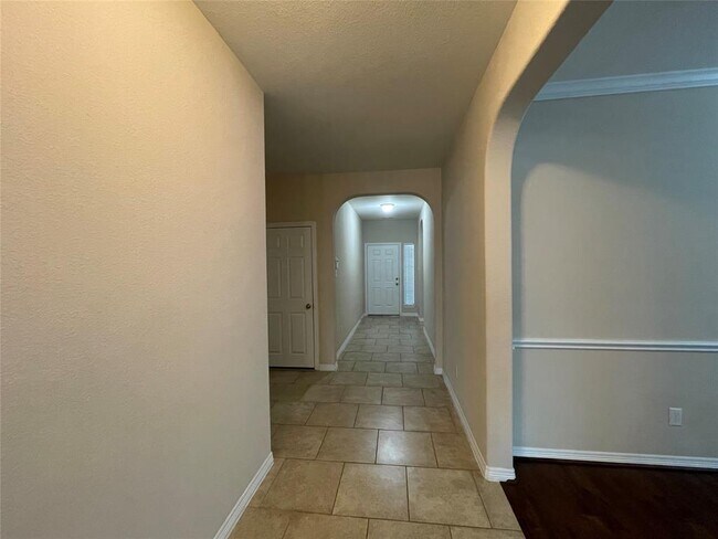 Building Photo - 4007 Misty Waters Ln