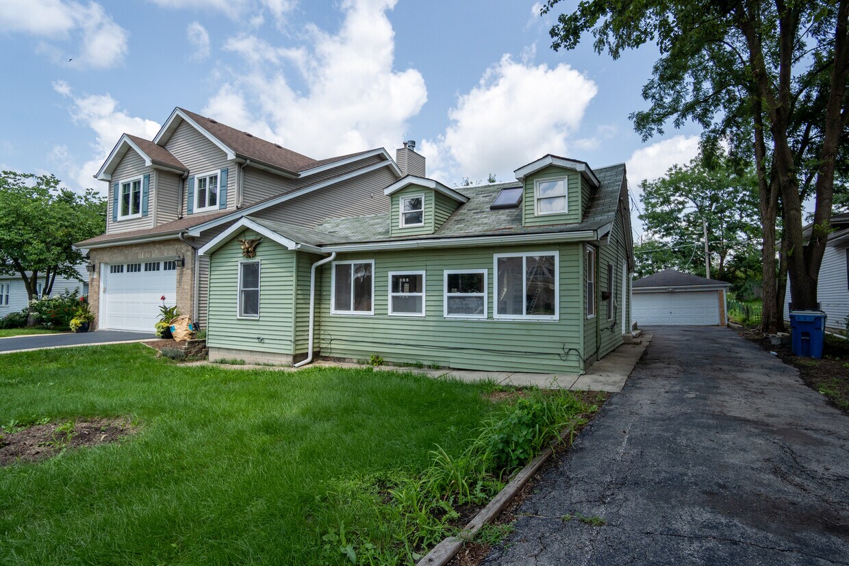 1034 Adelia St, Downers Grove, IL 60516 House Rental in Downers Grove