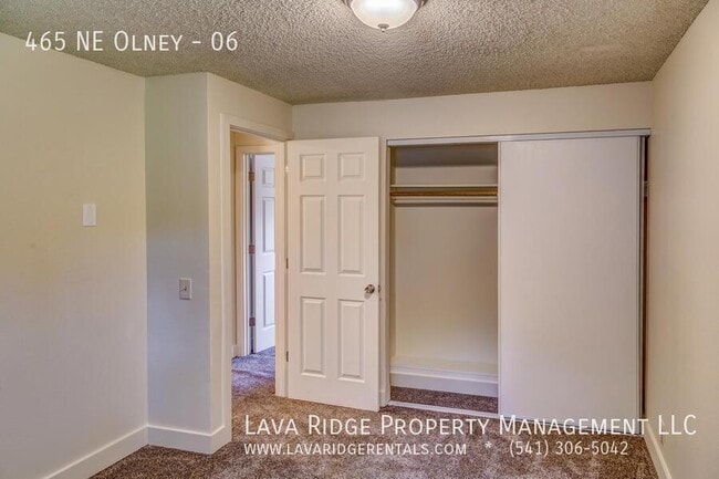 Building Photo - 465 NE Olney-06