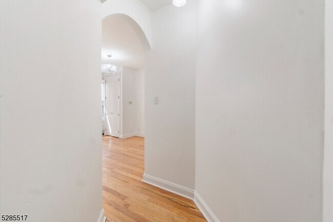 Building Photo - 239 Wainwright St