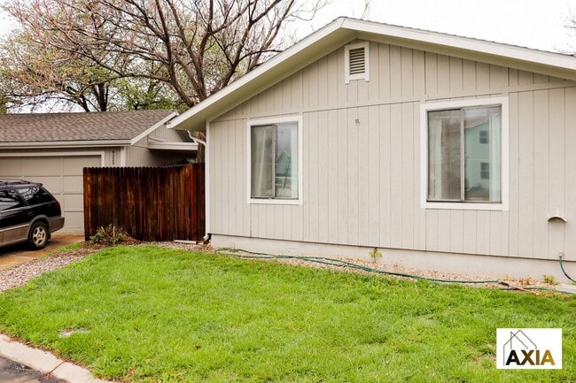 Cozy 2BD/1BA Home in Great Location! - Cozy 2BD/1BA Home in Great Location!