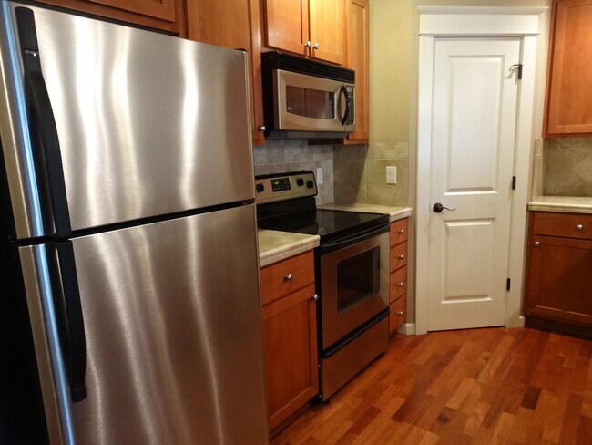 Foto del edificio - 3640 Summerlinn Dr