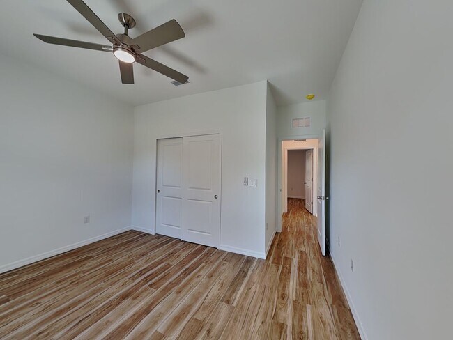 Building Photo - 20241 Lorette Ave