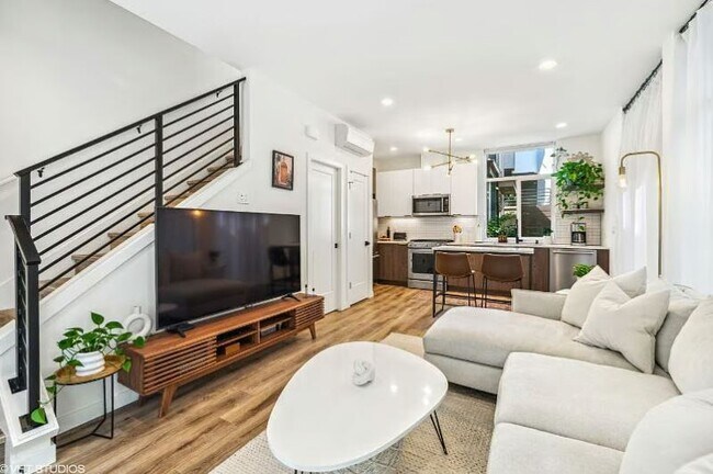 Foto del edificio - 2404E Dexter Ave N