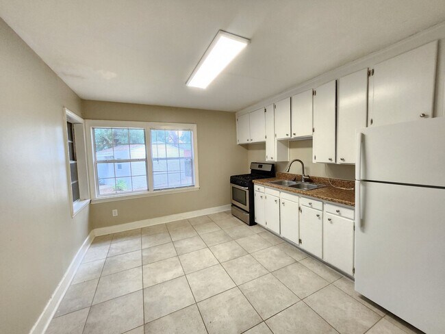 Foto del edificio - 3000 Torres Ave