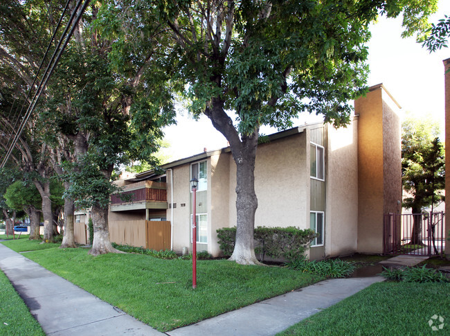 Building Photo - Villa Monterey Apartments