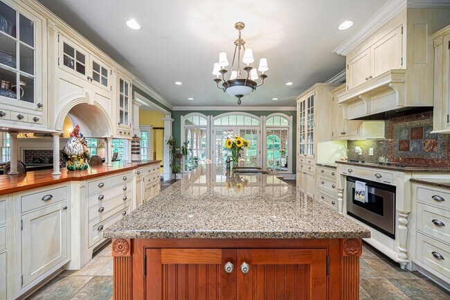 Building Photo - 3943 Criswell Dr