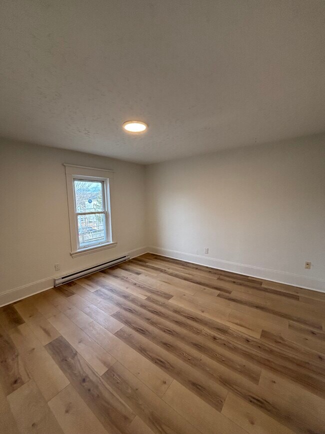 Photo du bâtiment - NEWLY RENOVATED ONE BEDROOM APARTMENT AVAILABLE IN DOWNTOWN DARTMOUTH