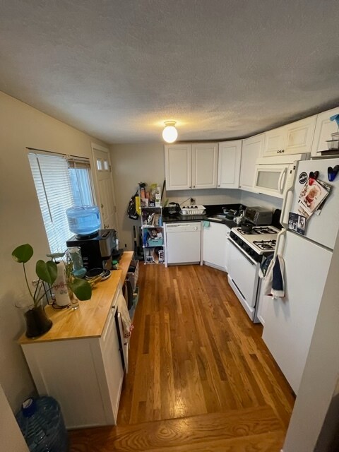 Foto del edificio - 144 Thorndike St