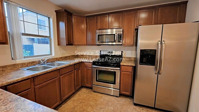 Building Photo - 1733 S Balboa Dr