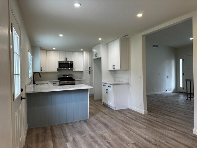 Foto del edificio - Fully Remodeled Single-Level Encinitas Gem...