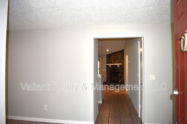 Building Photo - 6555 Diamond Leaf Ct S