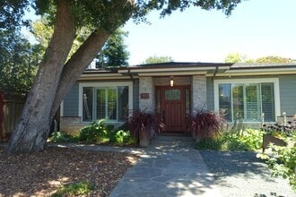 Building Photo - 433 Azalea Way