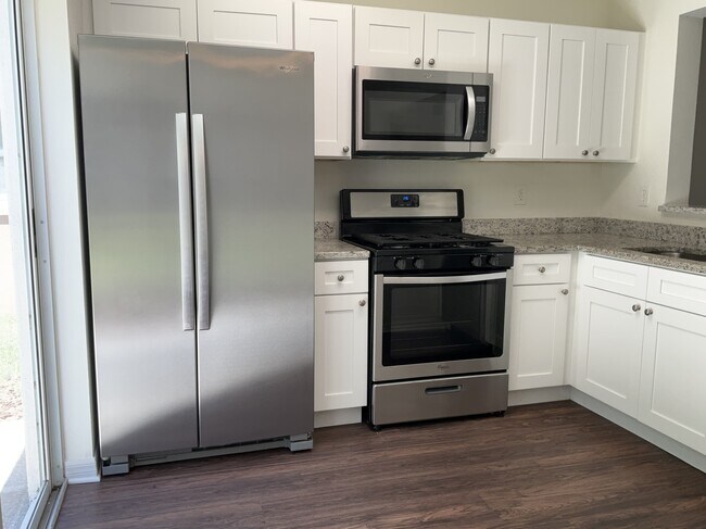 Foto del edificio - 5607 Tanagerlake Rd