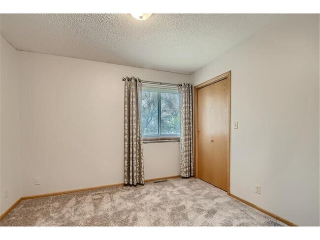 Foto del edificio - 7613 Fairfield Rd