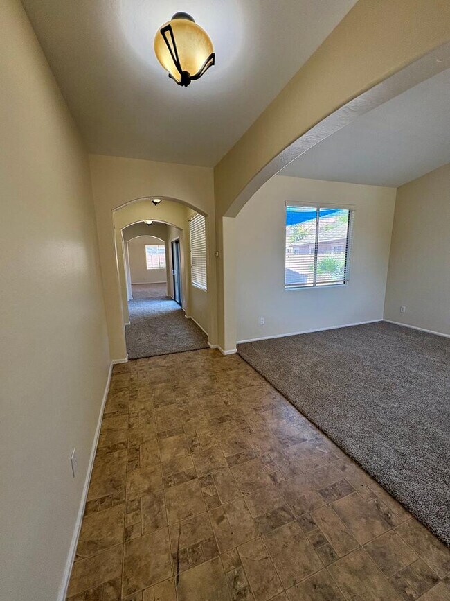 Foto del edificio - 16126 W Meade Ln