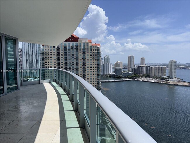 Foto del edificio - 1331 Brickell Bay Dr