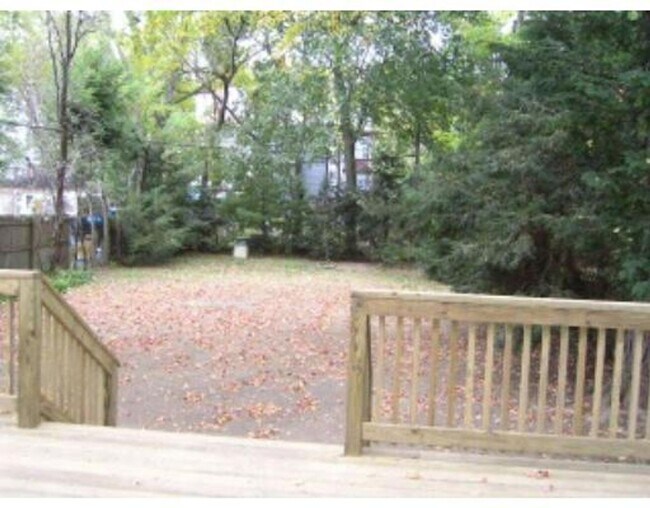 Foto del edificio - Monthly Promo: Get $1,000 upon closing!!  XL Frat House with Massive Backyard. 4 Parking Included
