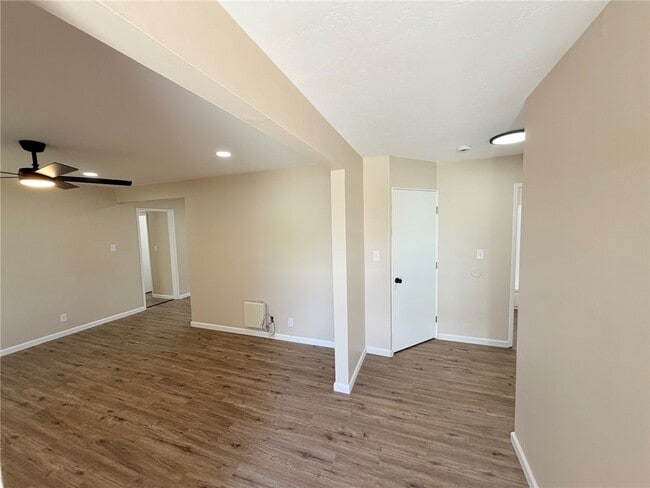 Building Photo - 355 S Aspan Ave