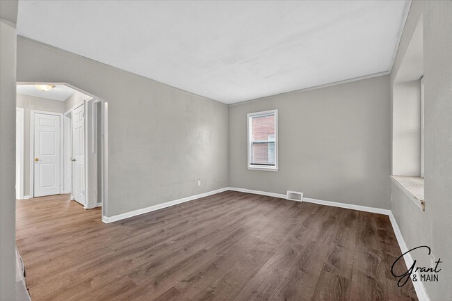 Foto del edificio - $1275 3 bedroom bungalow