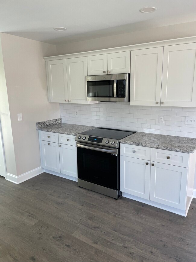 Foto del edificio - 6690 Eastbrook Ave SW