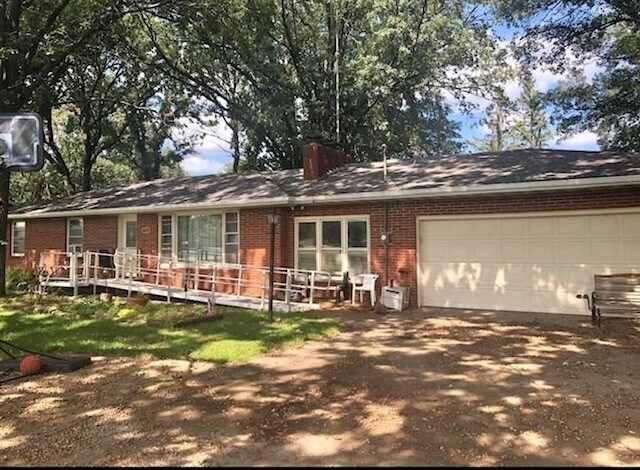 Building Photo - Very Spacious 3 bedroom Brick Rambler