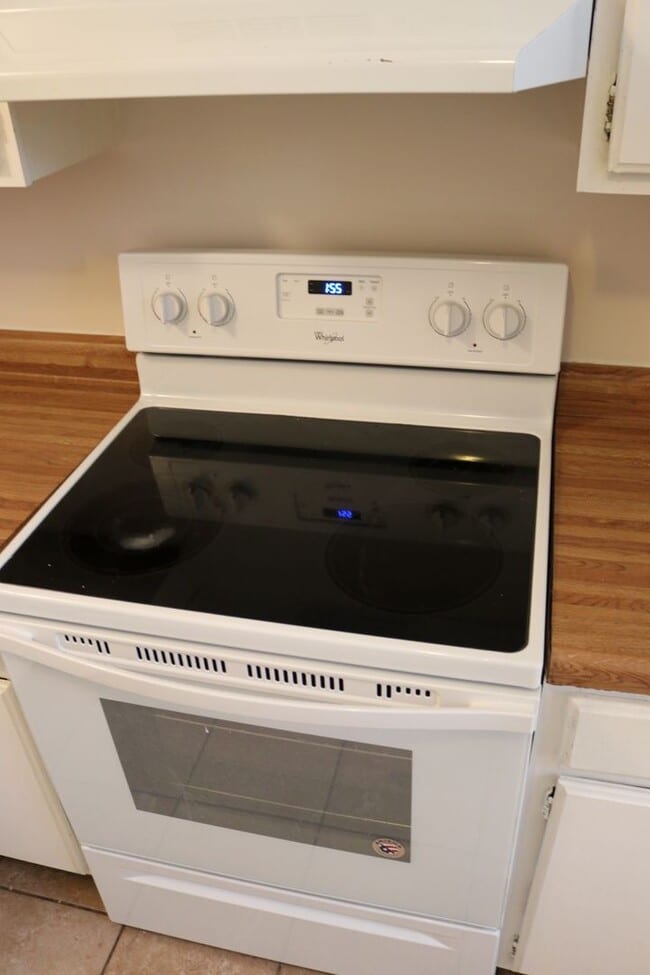 Foto del edificio - 3727 Willow Creek Rd