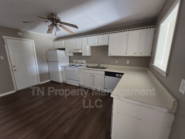 Building Photo - 204 Cantal Dr
