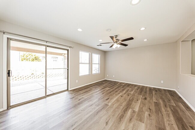 Foto del edificio - 514 N 112th Dr