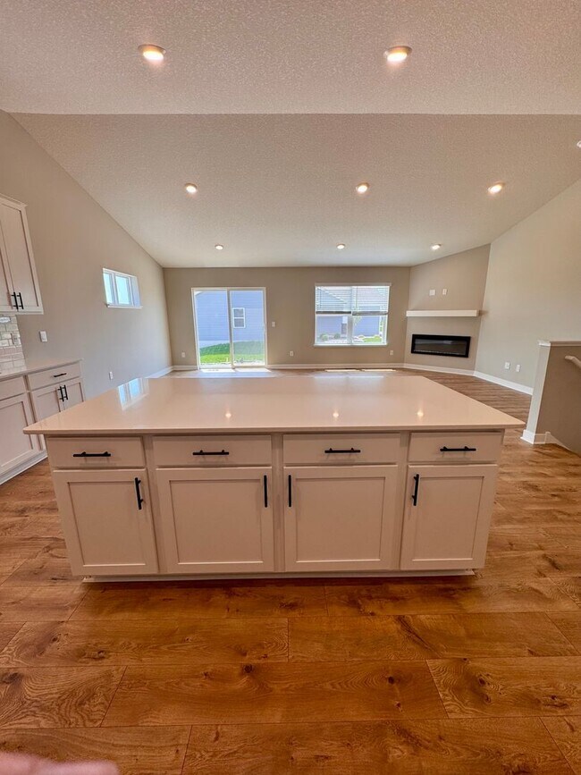 Foto del edificio - Brand-New 4-Bedroom Home with Flex Room, 3...