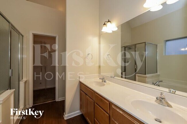Foto del edificio - 7923 Bay Meadow Cir S