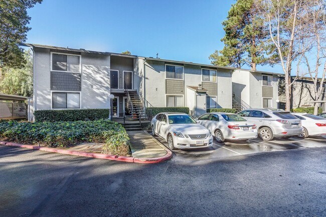 Foto del edificio - Upstairs, 1 bedroom, Benicia Highlands on Cambridge Drive