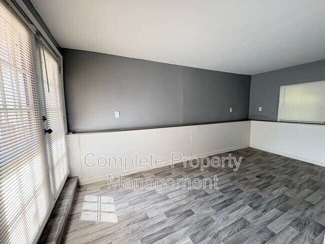 Building Photo - 3016 33rd Ct N