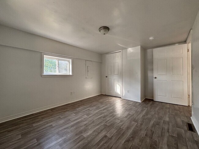 Building Photo - Beautifully Remodeled 4 Spacious bedroom w...