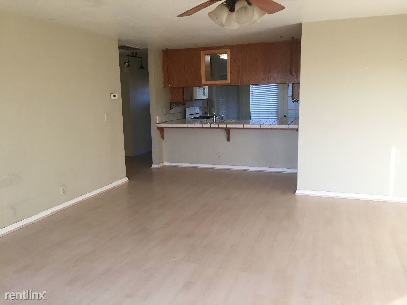 Building Photo - 3530 Lakeview Dr