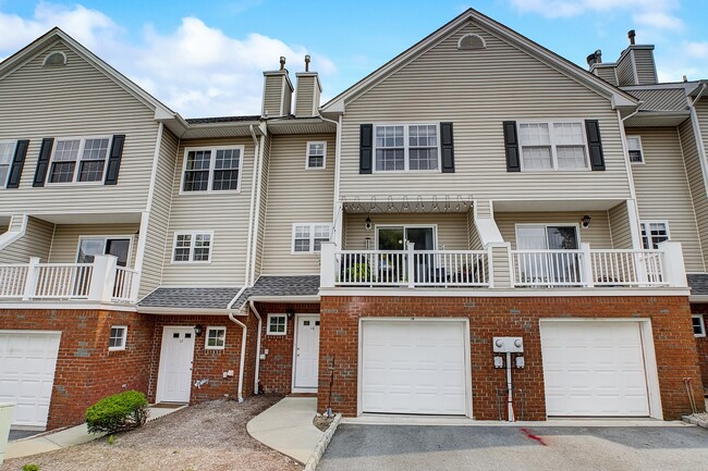 Building Photo - 16 Castle Dr